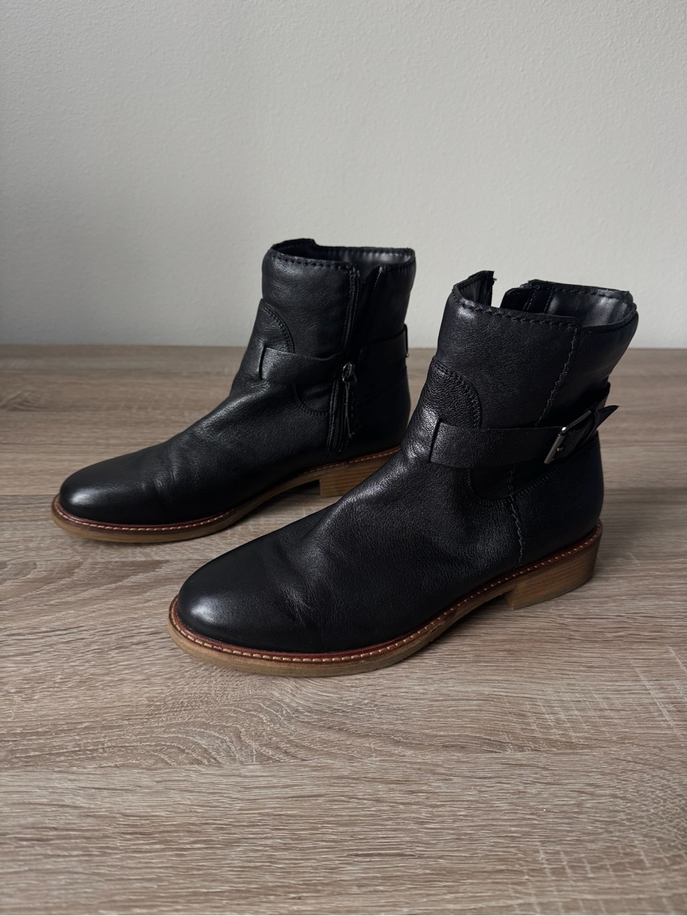 Clarks Black Leather Ankle Boots Womens 10W Buckle‎ Zip Comfort Booties